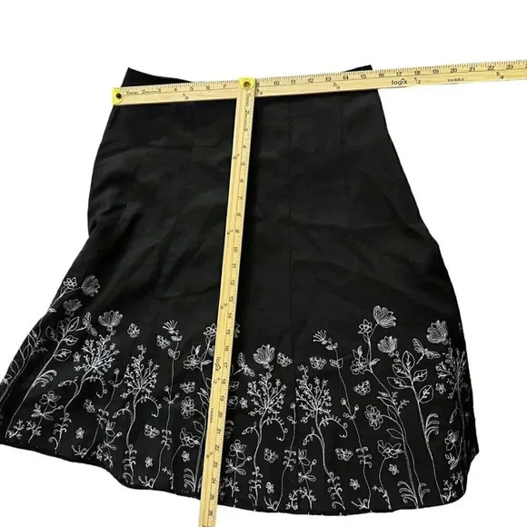Christopher and banks skirt size medium linen blend black white floral embroidry - Picture 4 of 13